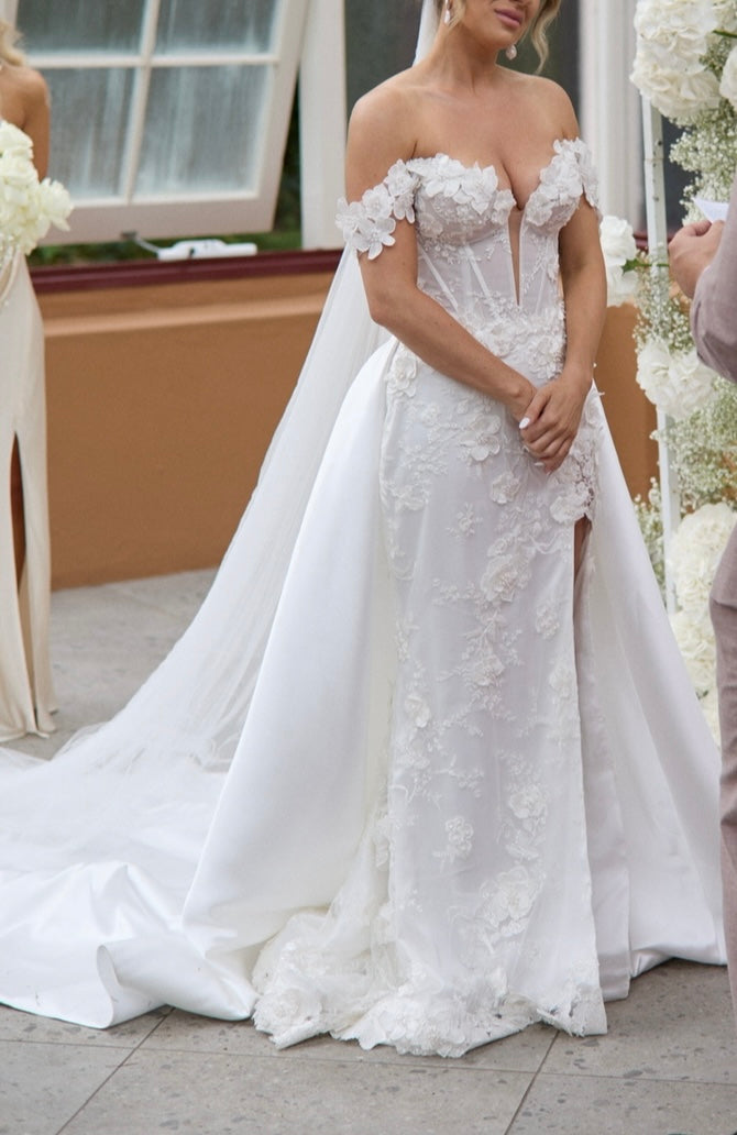 Leah Da Gloria Giselle gown and Alison Davis overskirt