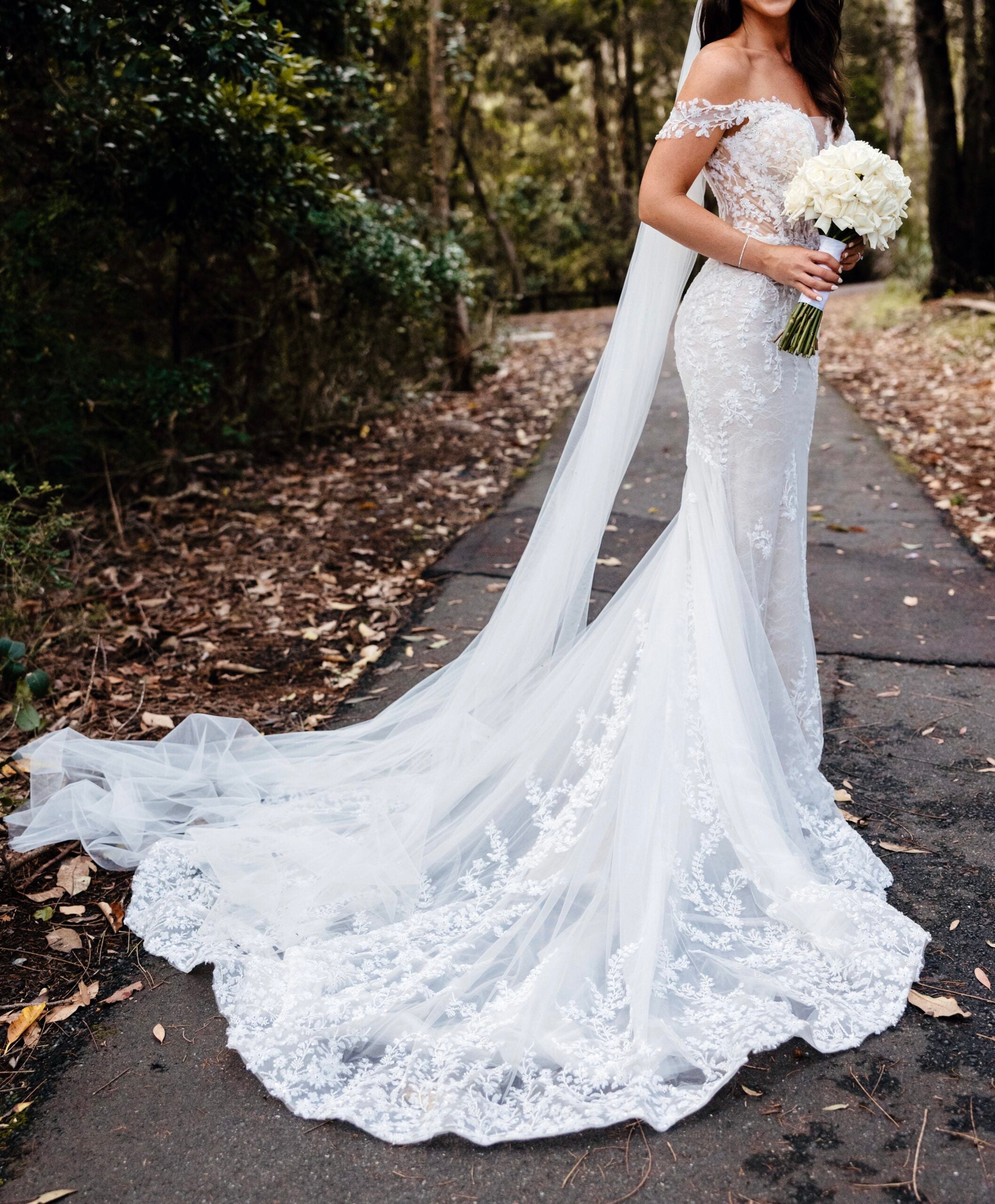 Stunning Off-the-Shoulder Lace Wedding Gown with Long Train