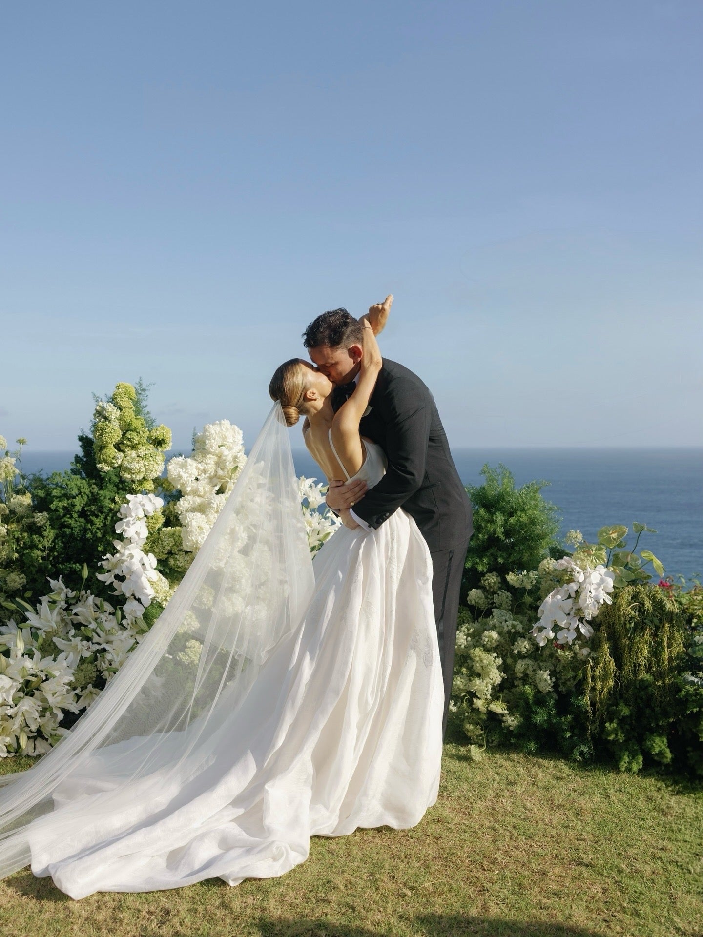 Danielle Frankel Leighton Gown – Size 2 US (size 6/8 AU)