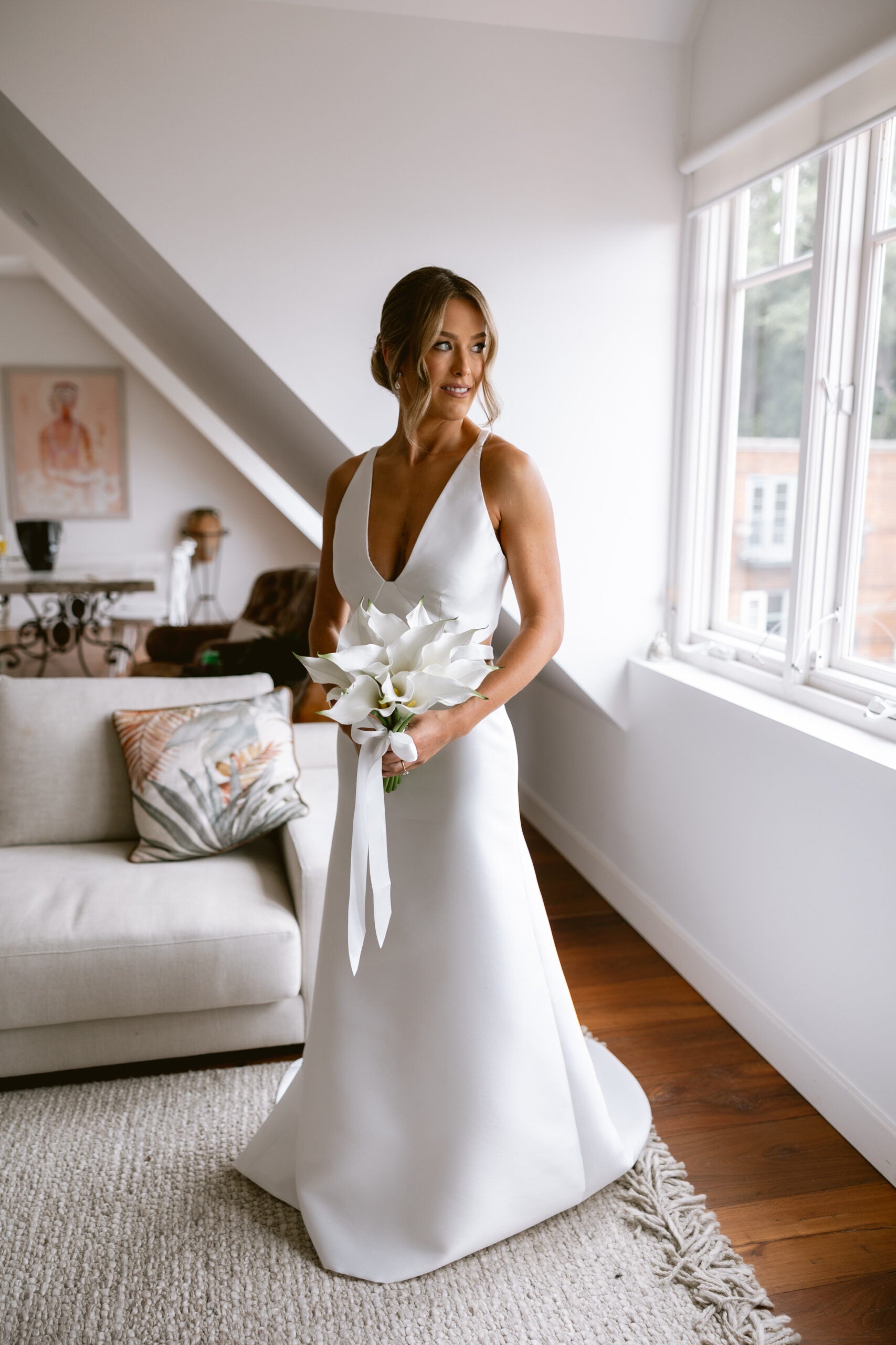 Fitted 'V' neckline gown