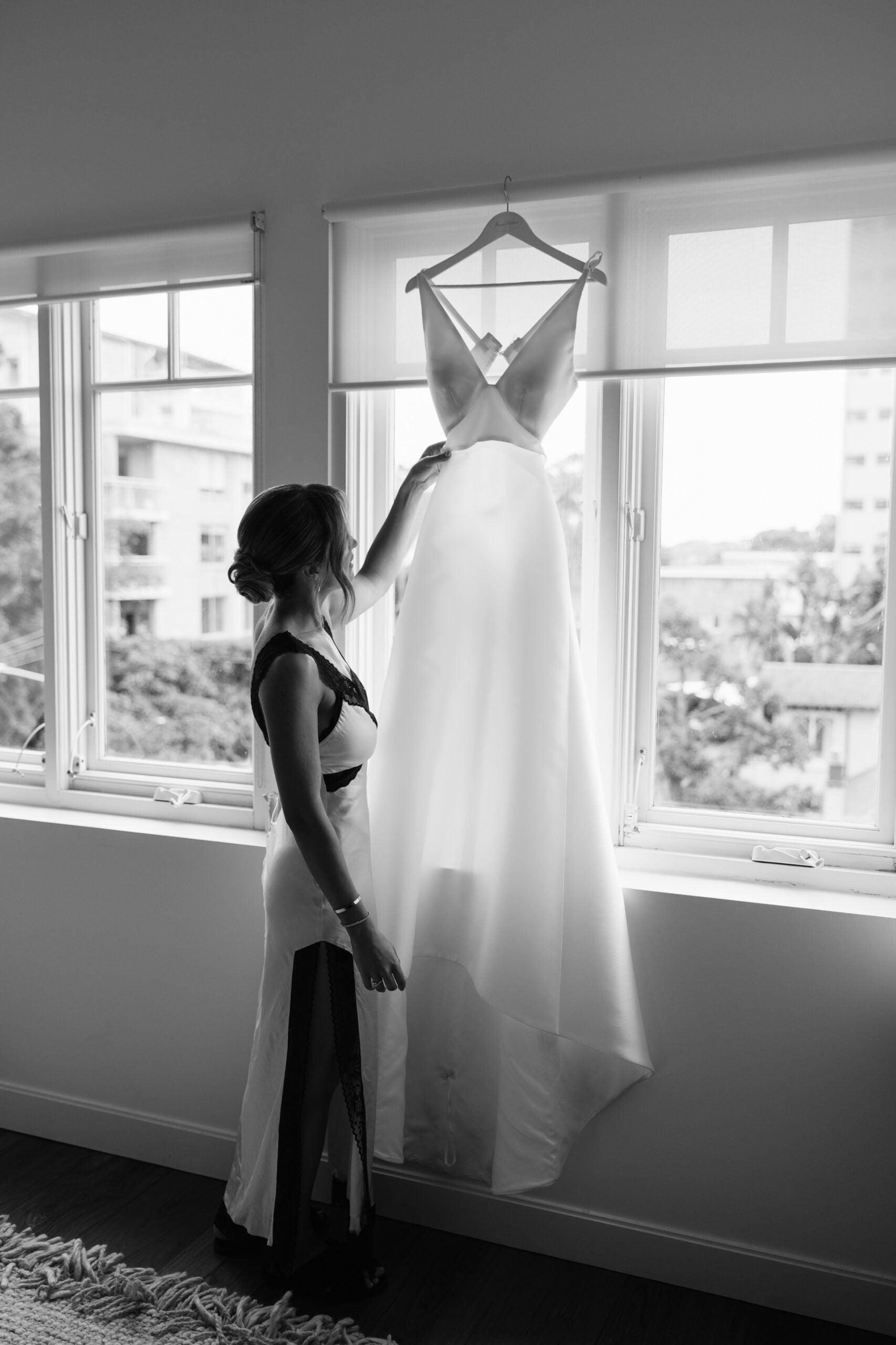 Fitted 'V' neckline gown