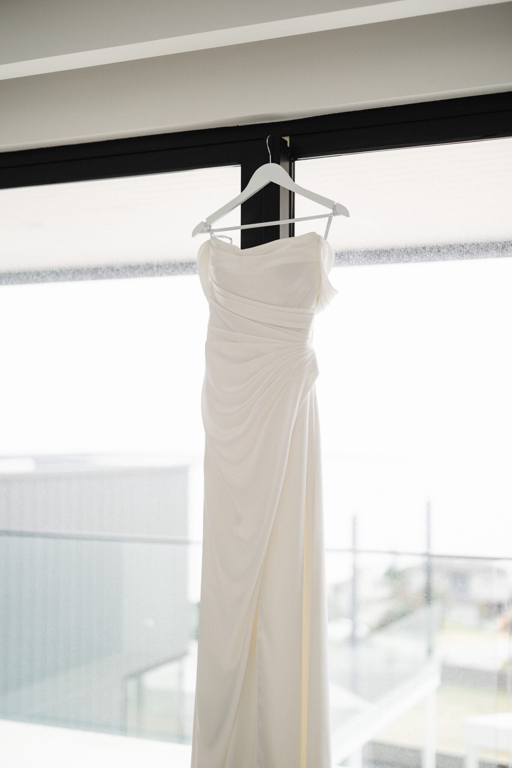 Mariana Hardwick Ivory Silk Gown with Detachable Sleeves (Custom 2024) in perfect condition