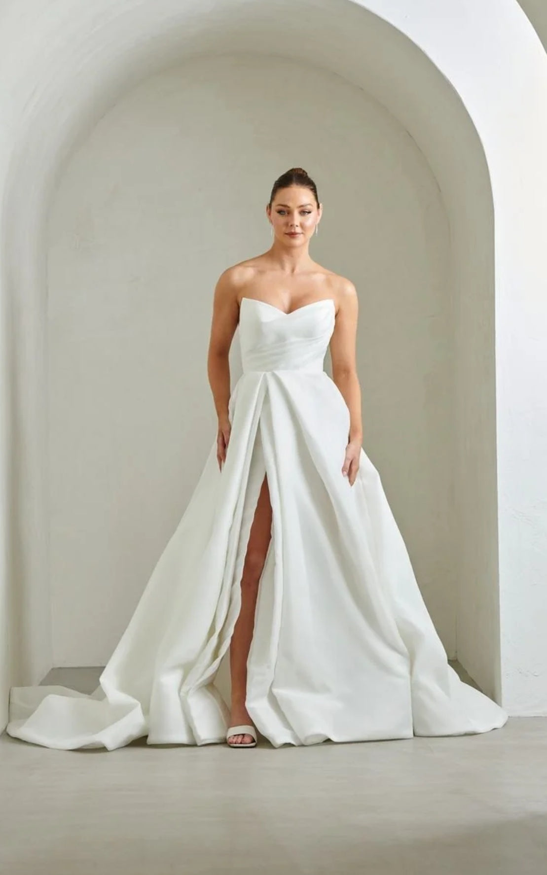 Never worn -Allure Collection Bridal Gown - Elysian Bridal EB23113 “Everly” gown
